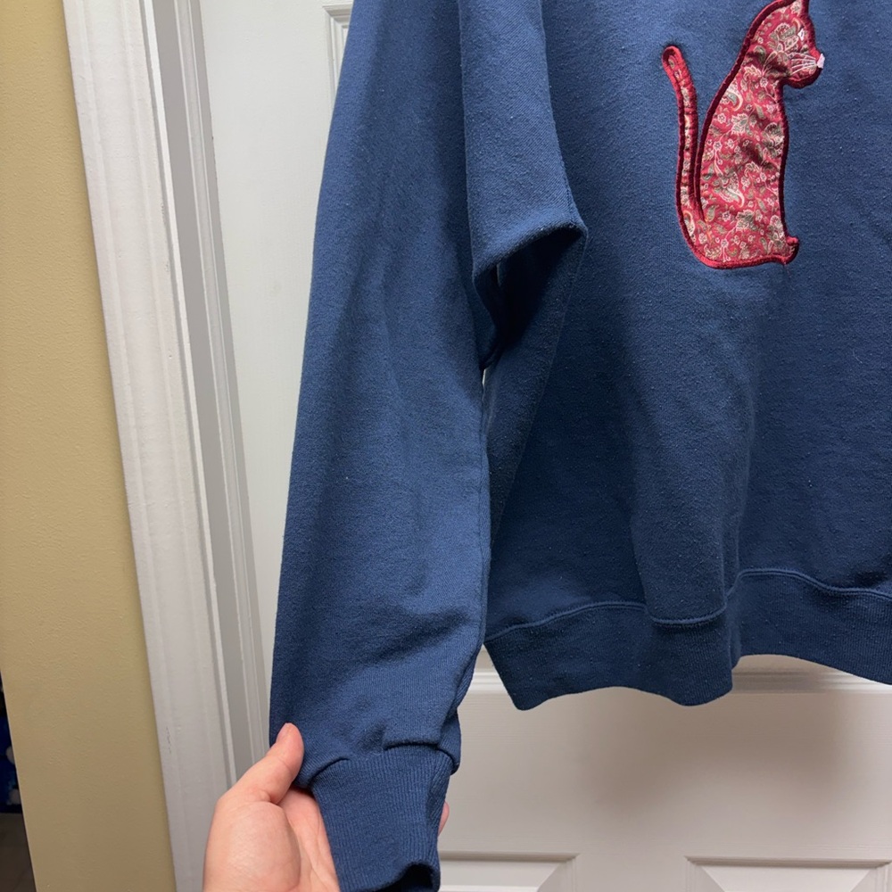 Vintage Hanes Activewear Blue Cat Appliqué Sweatshirt – Size Large – Made in USA - Picture 4 of 9